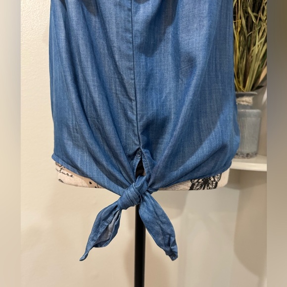 Crown & Ivy Blue Ruffled neckline Blouse with Tie Front size Large - Picture 2 of 8